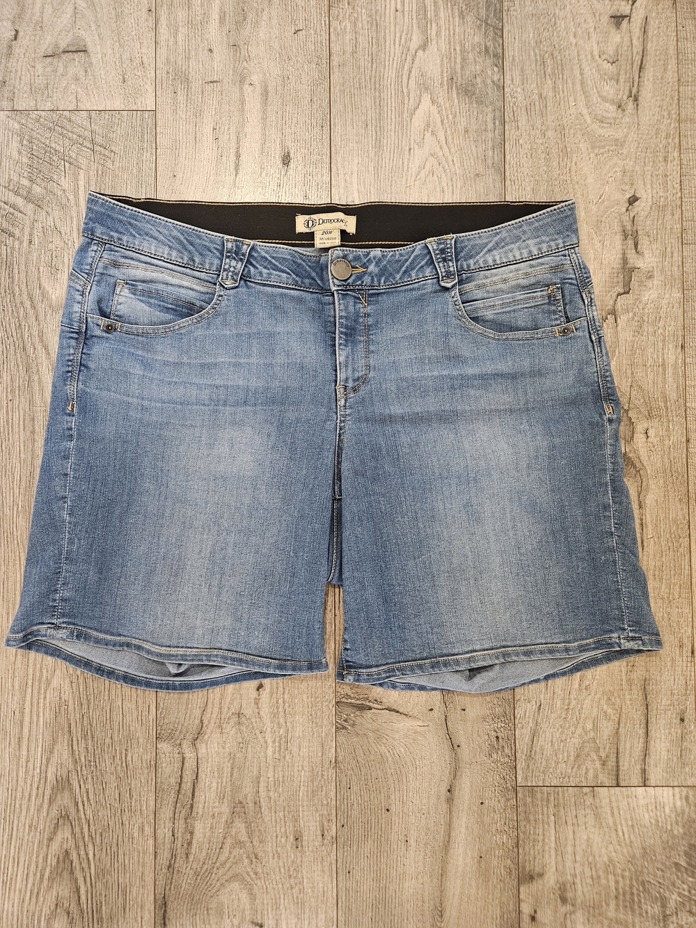 Democracy Light Wash Stretch Denim Shorts Sz. 20W